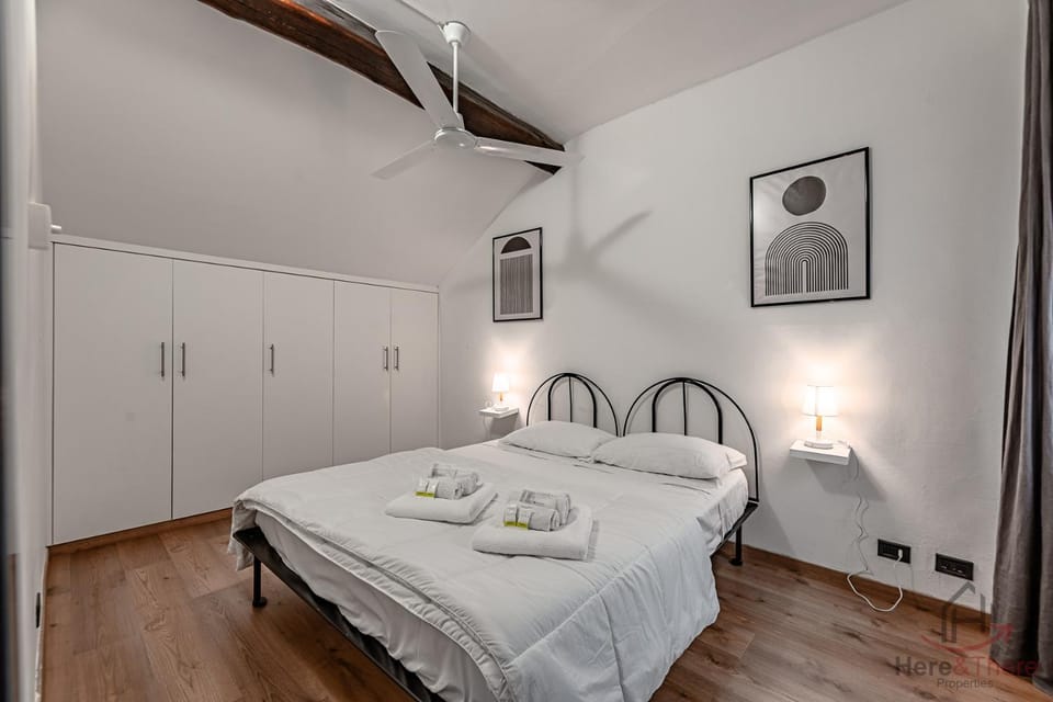 Bed, Photo of the whole room, Bedroom, towels, wardrobe