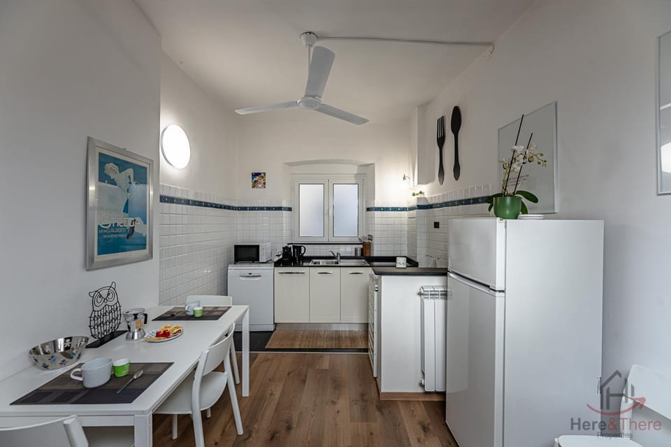 Kitchen or kitchenette, Dining area, stove