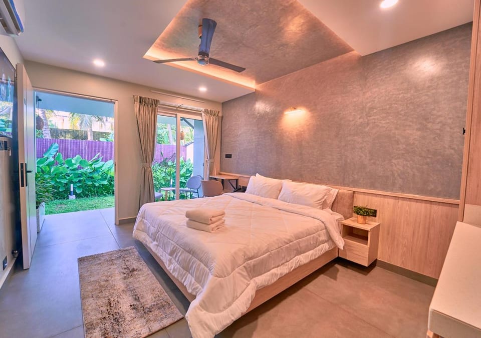 Bed, Photo of the whole room, Bedroom