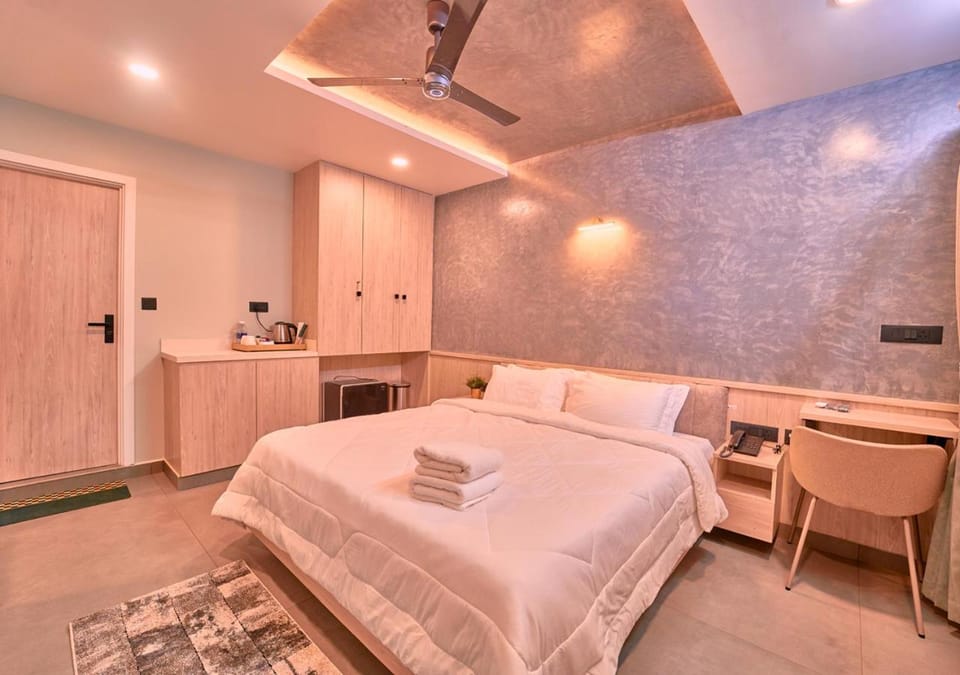 Bed, Photo of the whole room, Bedroom, towels, wardrobe