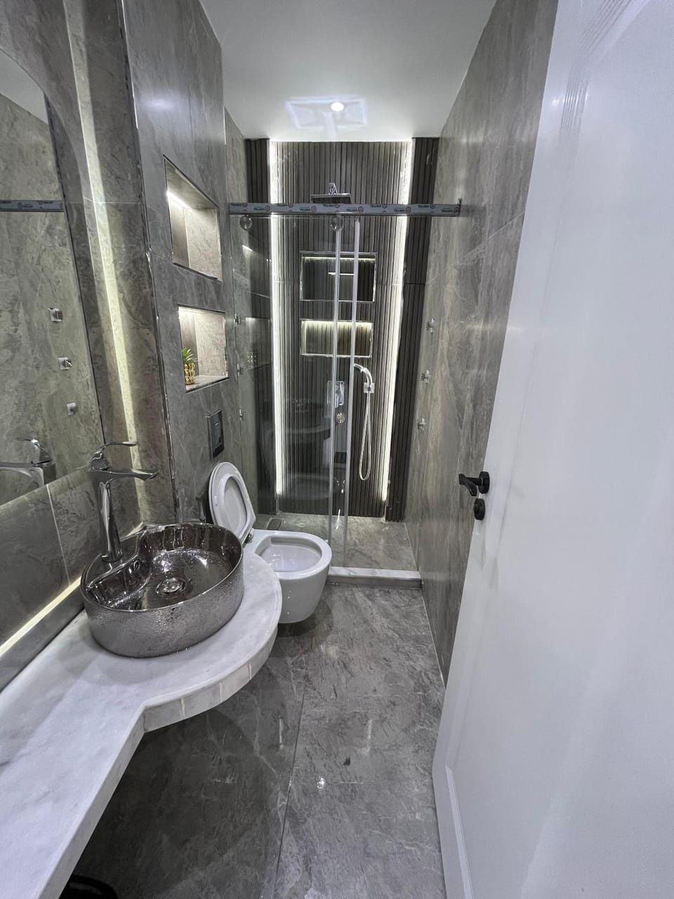 شقه فندقيه بأرقي حي بالدقي رقم 2 Apartment in Egypt