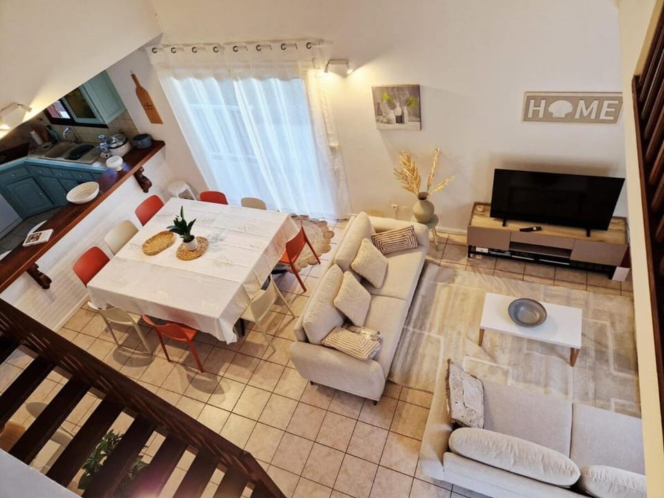 Communal lounge/ TV room, TV and multimedia, Living room