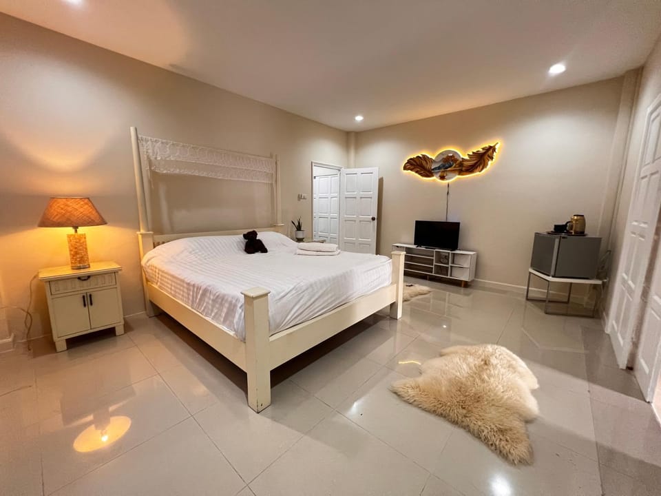 Comfy lakeside apartment Vacation rental in Pattaya City