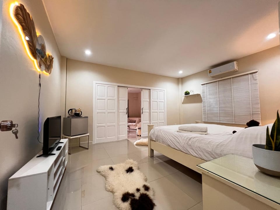 Comfy lakeside apartment Vacation rental in Pattaya City