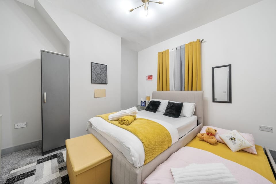 Bed, Bedroom, towels, wardrobe
