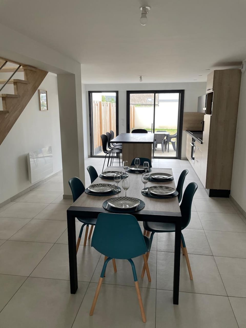 Kitchen or kitchenette, Dining area