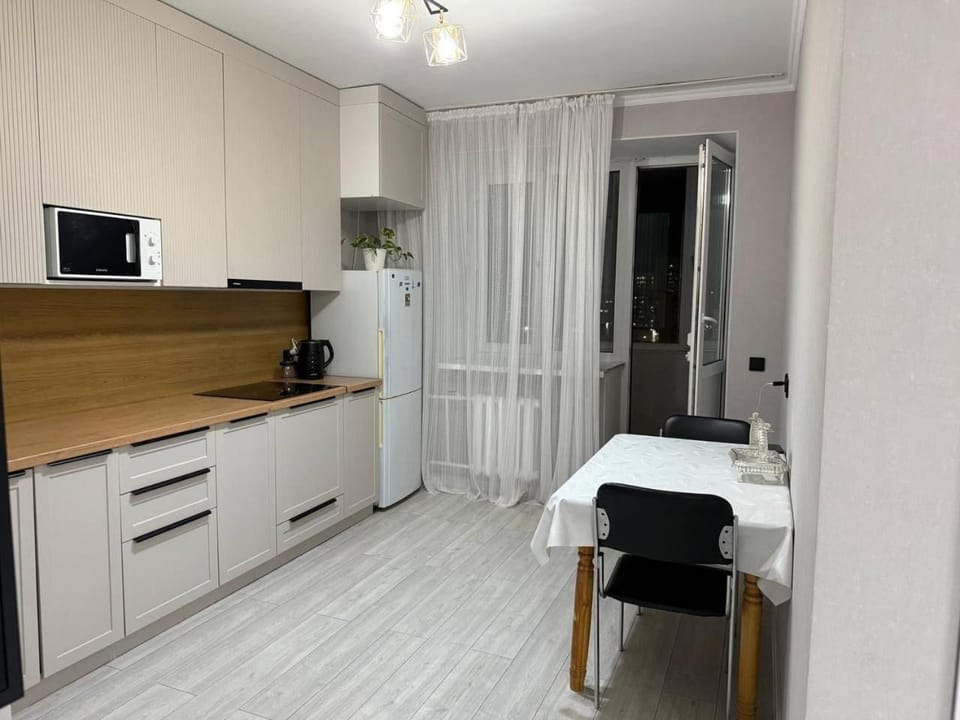 Kitchen or kitchenette, Dining area, stove
