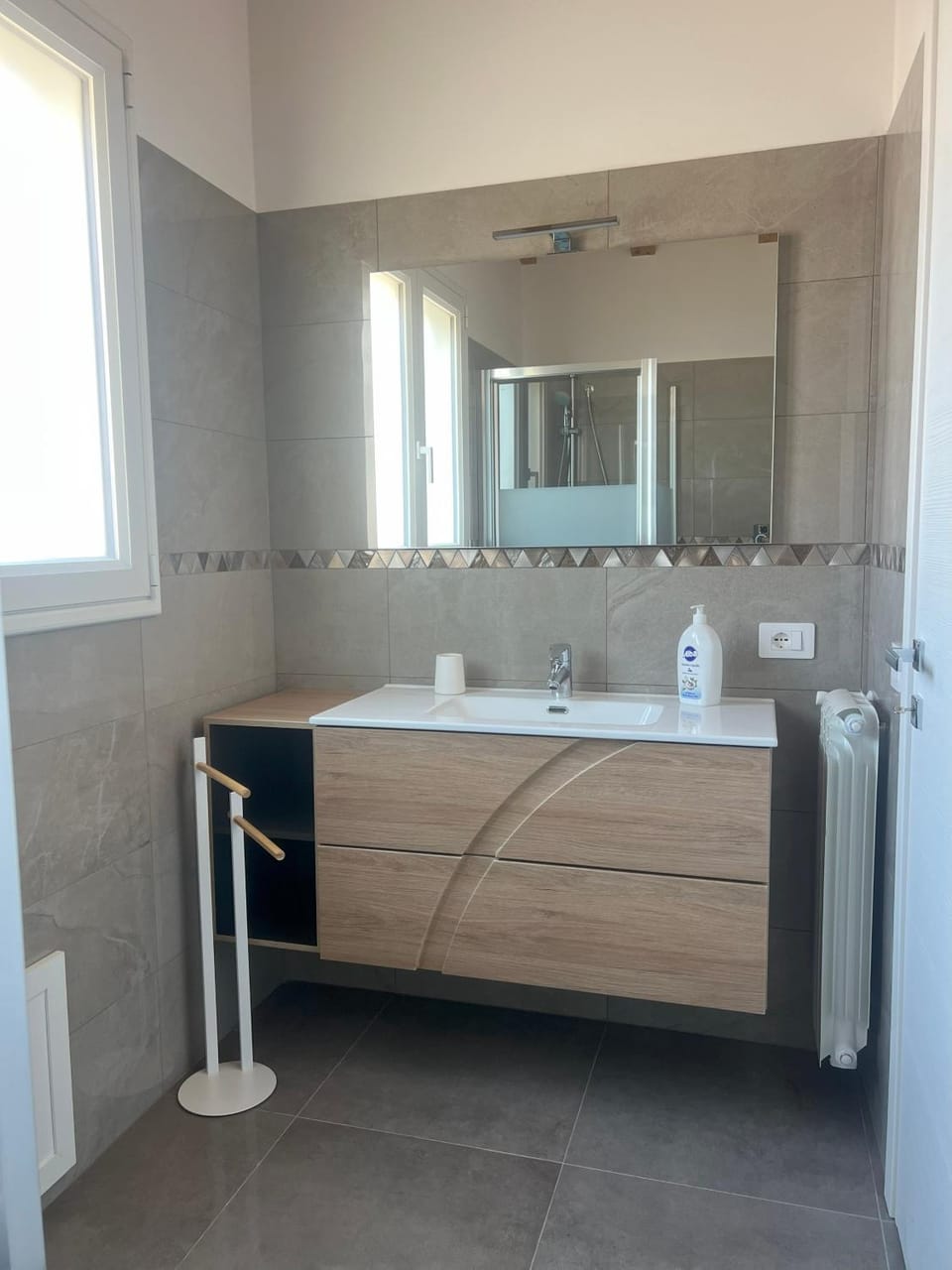 Bathroom, towels