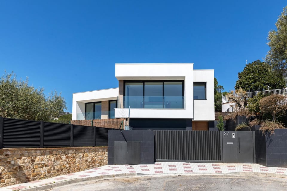 Property building, Day