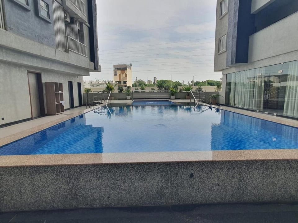 Swimming pool, Swimming pool