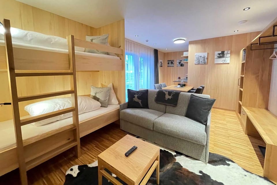 Bed, Living room, Photo of the whole room, Seating area, bunk bed