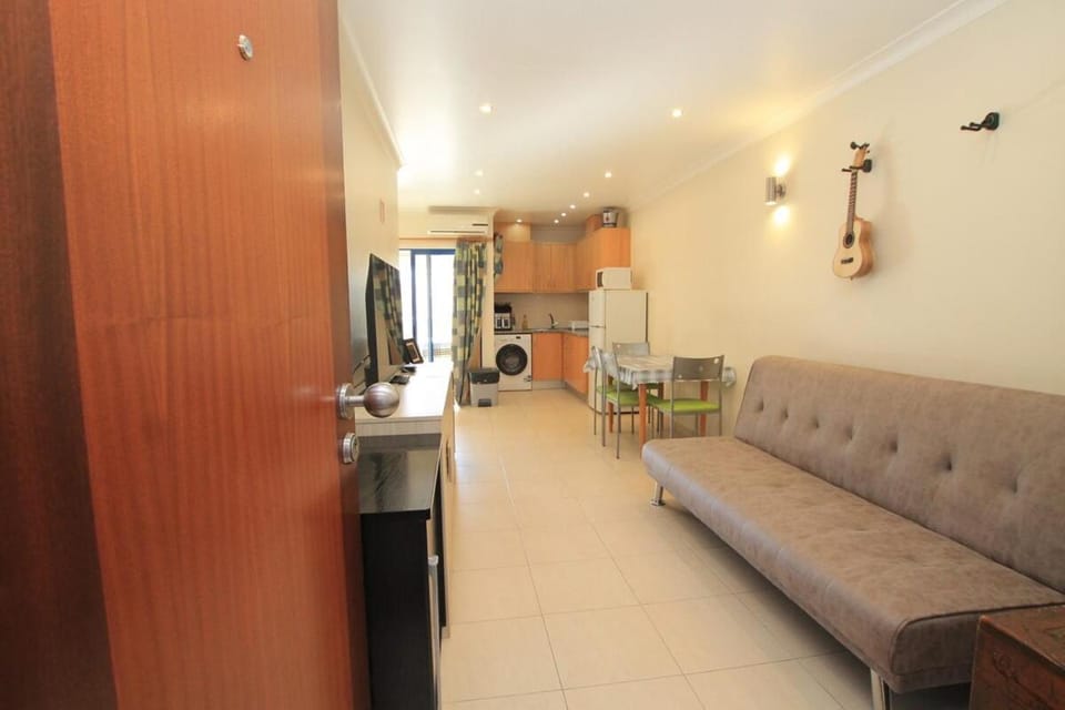 Kitchen or kitchenette, Living room, Seating area