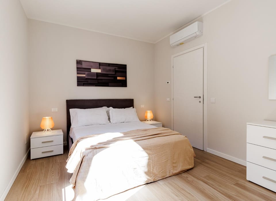 Bed, Photo of the whole room, Bedroom, heating, heating, wardrobe, air conditioner