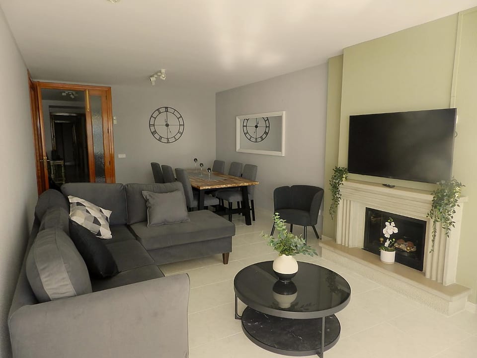 TV and multimedia, Living room, Dining area