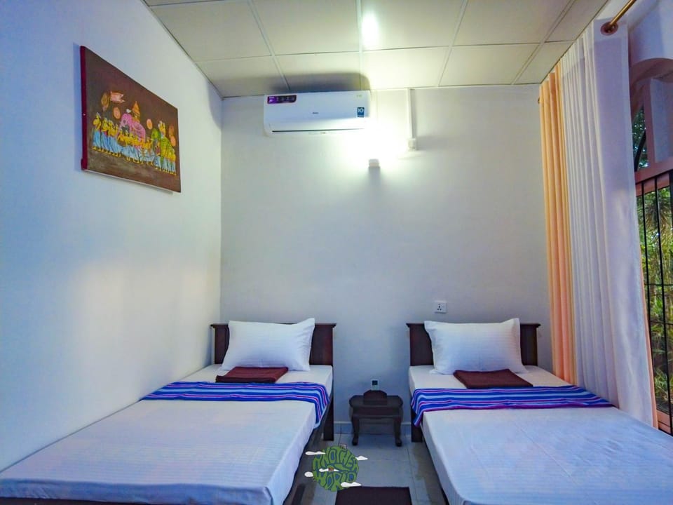 Bed, Photo of the whole room, air conditioner