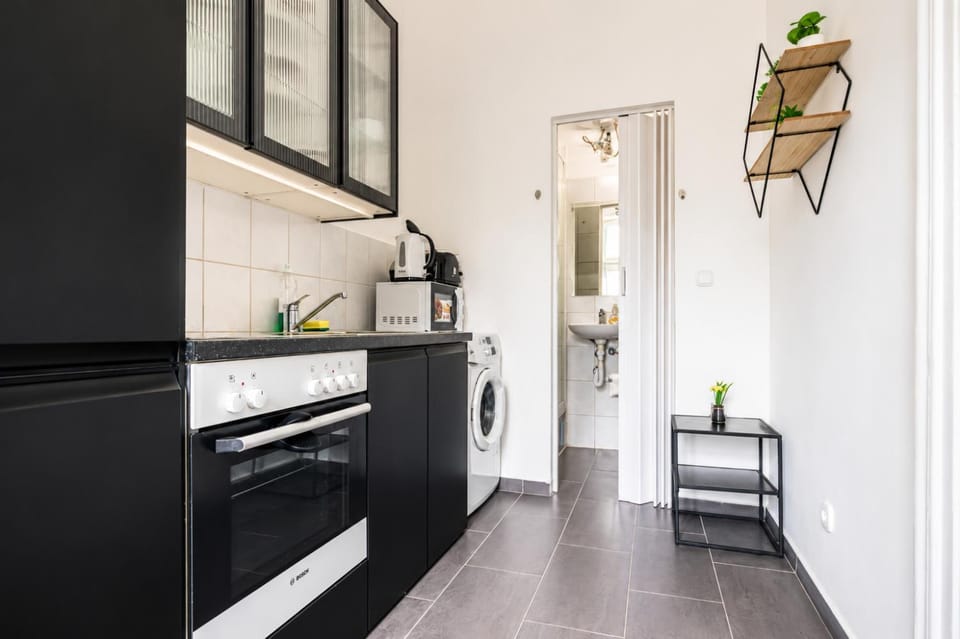 Kitchen or kitchenette, oven, stove, washing machine