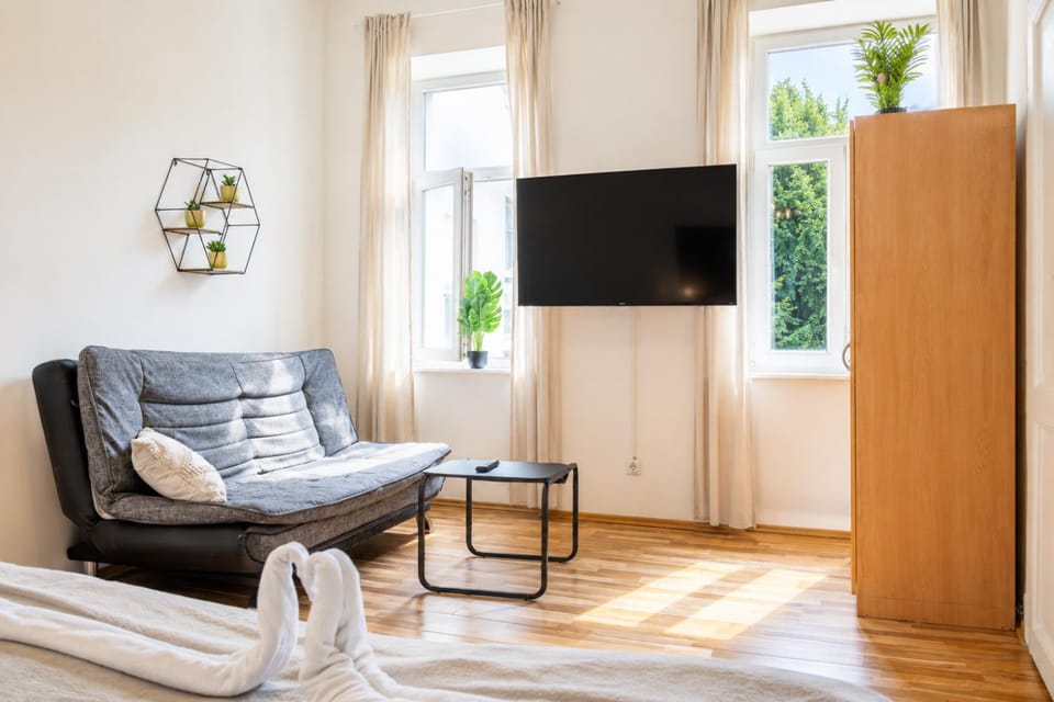 TV and multimedia, Seating area
