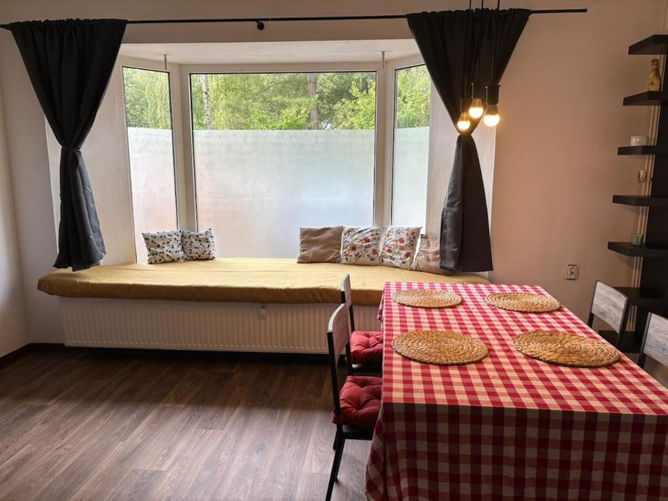 Living room, Seating area, Dining area
