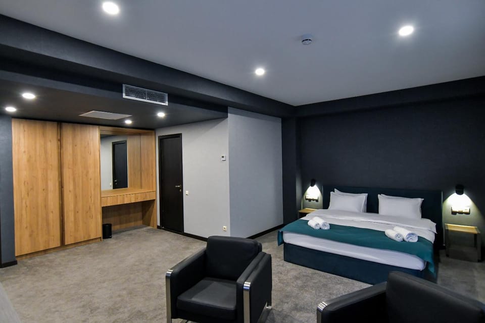 Bed, Photo of the whole room, Bedroom, wardrobe