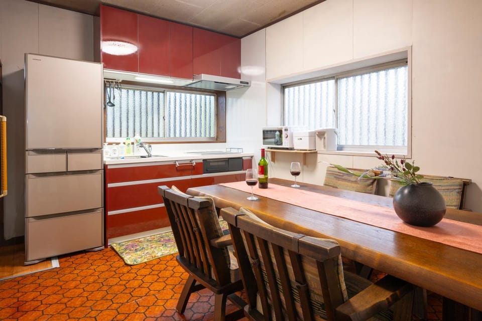 Dining area, kitchen