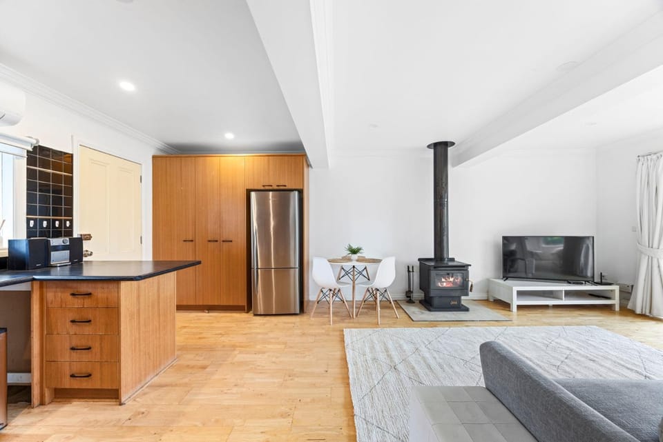 Serene 2BR Retreat in Goughs Bay Lake Eildon Apartment in Goughs Bay