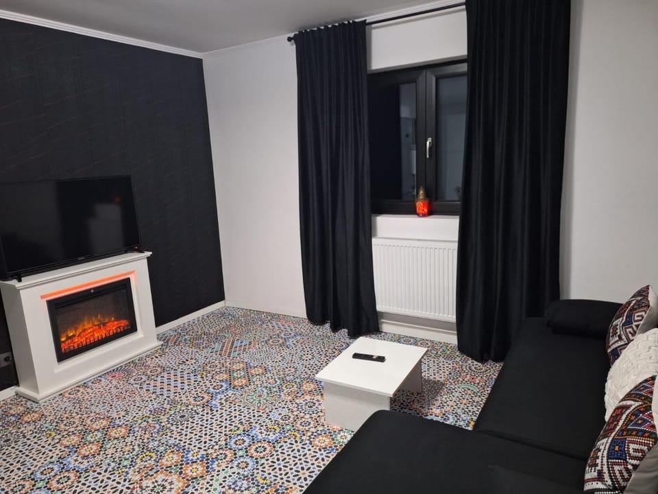 Communal lounge/ TV room, Communal lounge/ TV room, TV and multimedia, Living room, Seating area, Evening entertainment