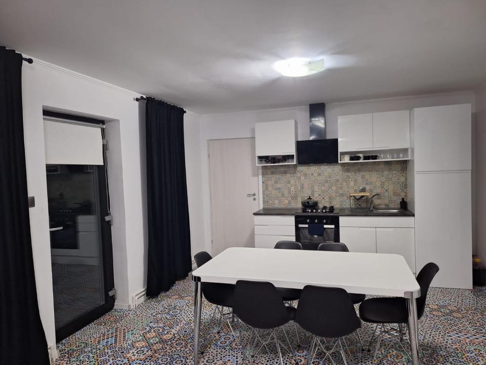 Kitchen or kitchenette, Kitchen or kitchenette, Living room, Seating area, Dining area, minibar, oven, pet friendly, stove