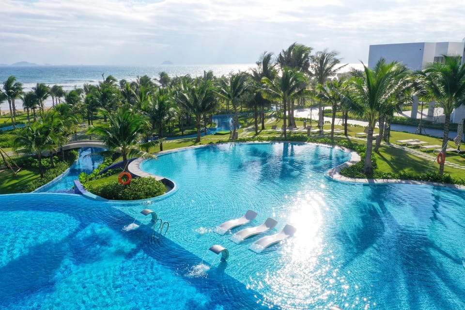 Day, Natural landscape, Garden, Garden view, Pool view, Sea view, Swimming pool, sunbed