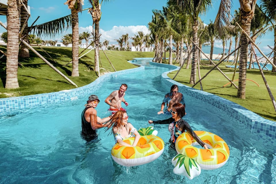 Day, People, Natural landscape, Garden, Food and drinks, Garden view, Pool view, Swimming pool, group of guests