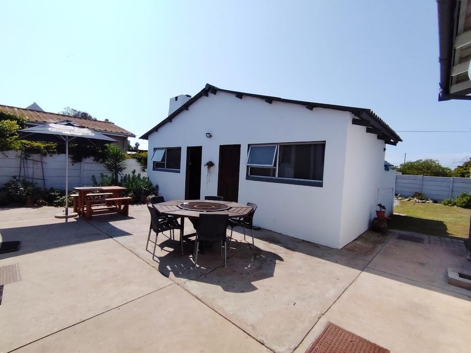 Property building, Seating area