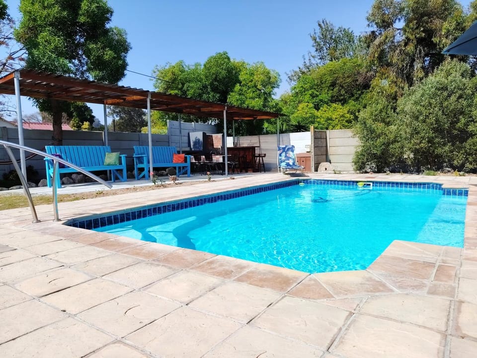 Pool view, Swimming pool, sunbed