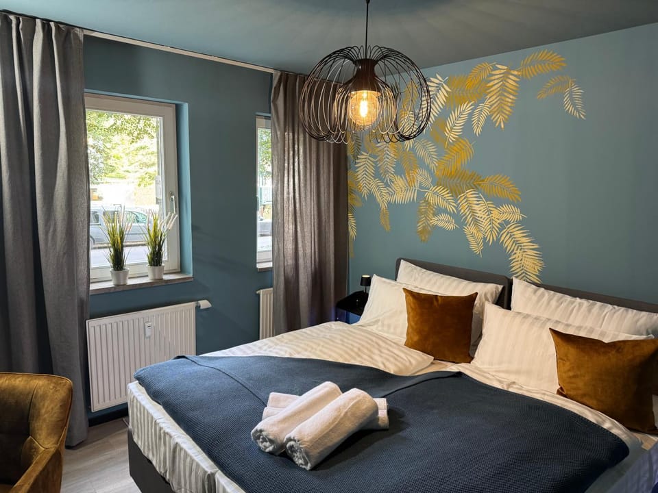 Bed, Photo of the whole room, Bedroom, towels