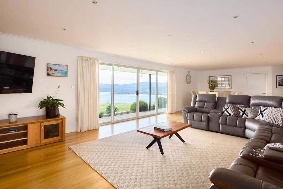 Bruny Horizon - Where the Country meets the Sea House in Tasmania