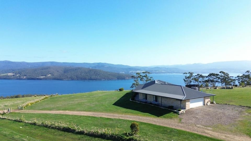 Bruny Horizon - Where the Country meets the Sea House in Tasmania