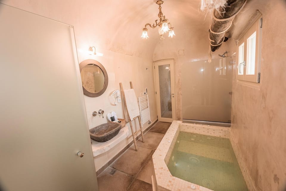 Hot Tub, Bathroom