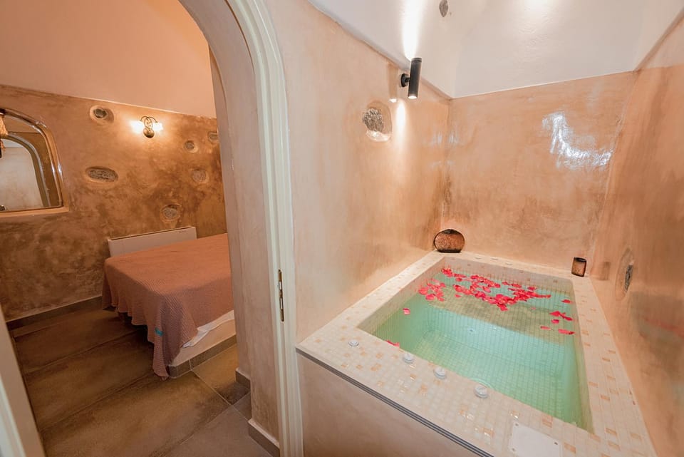 Hot Tub, Bedroom