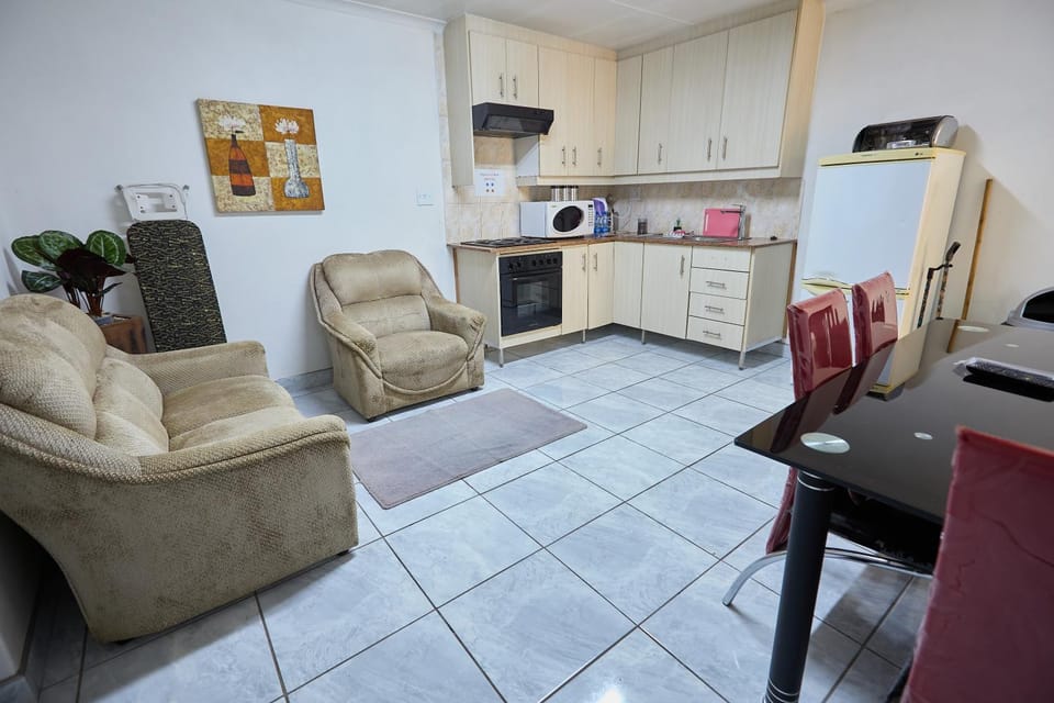 TV and multimedia, Living room, Seating area, Dining area, stove