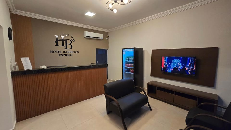 Communal lounge/ TV room, Lobby or reception