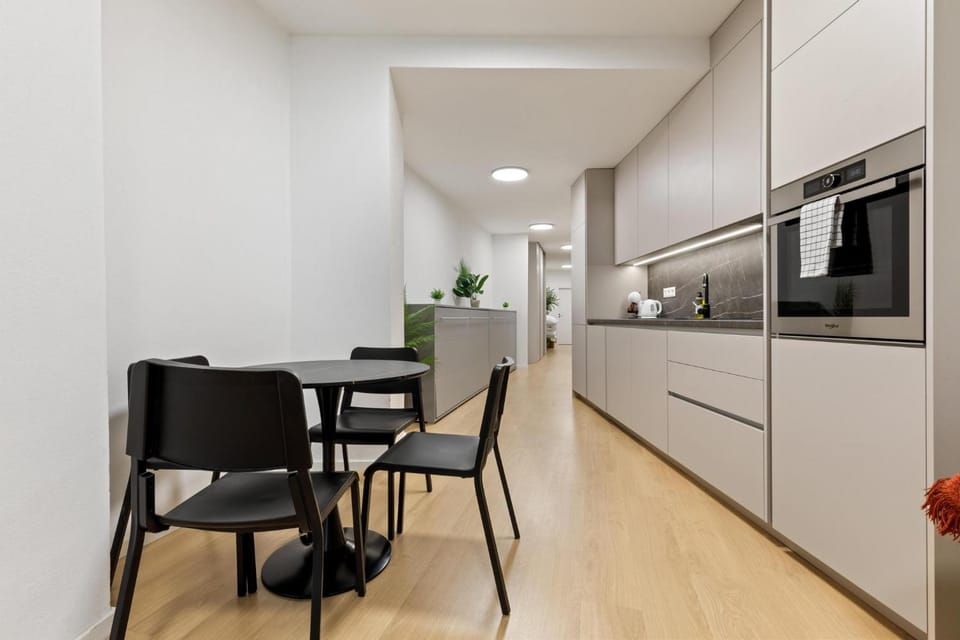 Kitchen or kitchenette, Living room, Seating area, Dining area, oven, stove