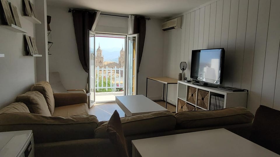 TV and multimedia, Living room, air conditioner