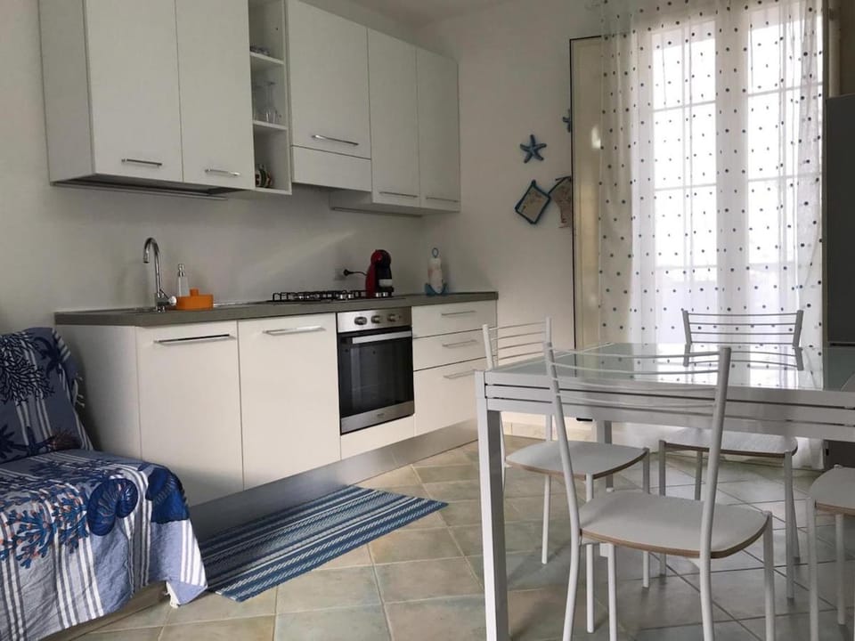 Kitchen or kitchenette, Dining area, dishwasher, oven, stove