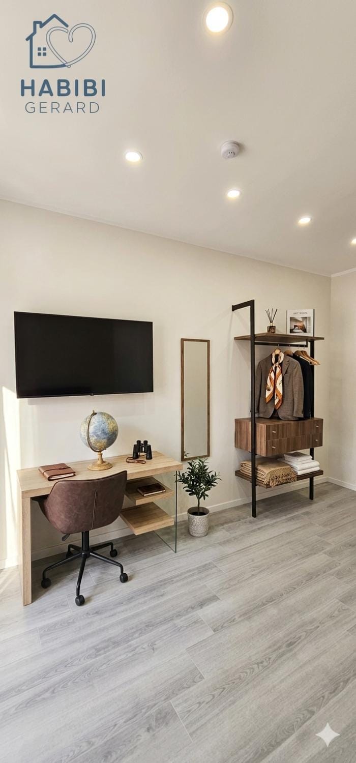 TV and multimedia, wardrobe