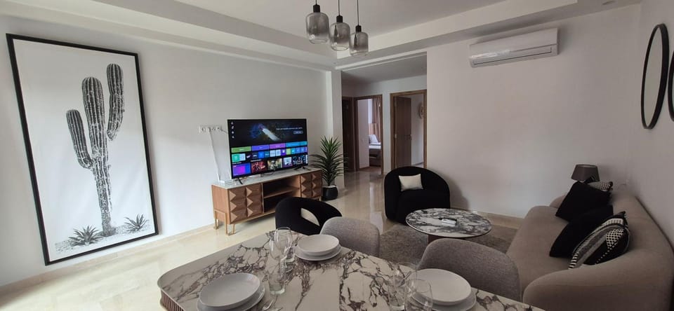 Communal lounge/ TV room, TV and multimedia, Living room, Dining area, air conditioner
