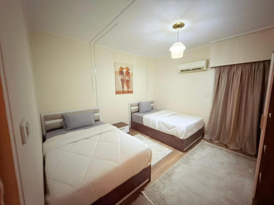 Lux Skyline 3BR Apt With Nile View Balcony Apartment in Cairo Governorate