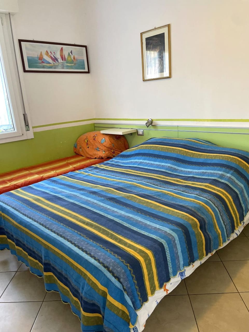 Bed, Decorative detail, Bedroom