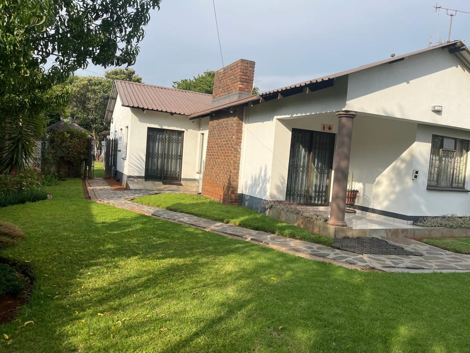 Khanxana guesthouse Bed and Breakfast in Gauteng