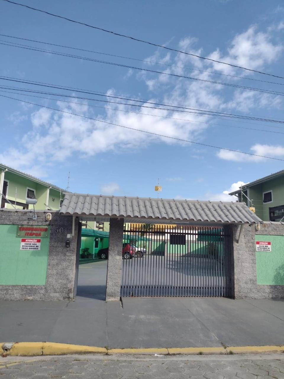 Casa em condomínio martim de sá 2 dormitórios pertinho praia Selma House in Caraguatatuba