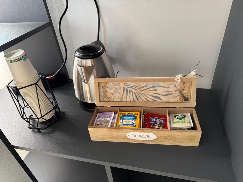 Coffee/tea facilities, Breakfast