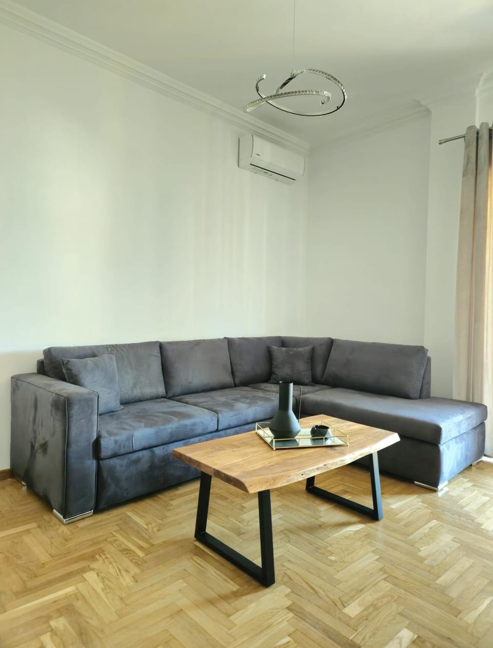 Living room, Seating area, air conditioner