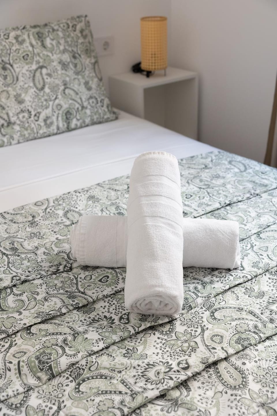 Bed, Photo of the whole room, Bedroom, towels